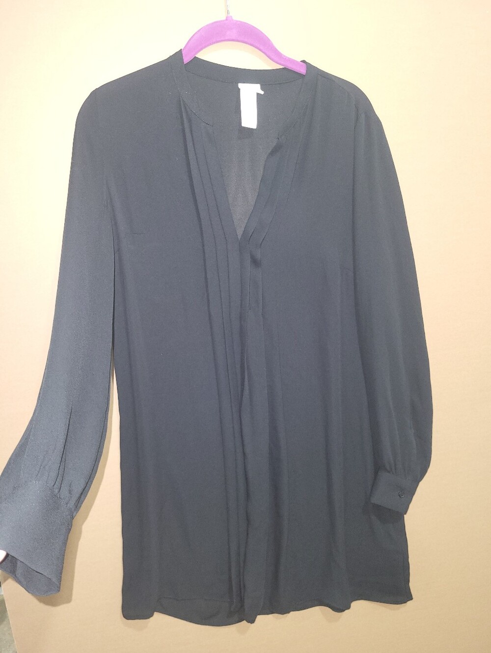 H&M Black Long-Sleeve V-Neck Sheer Pleated Front Top Blouse Tunic Sz. 4